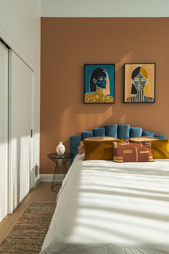 Schilderijen boven het bed