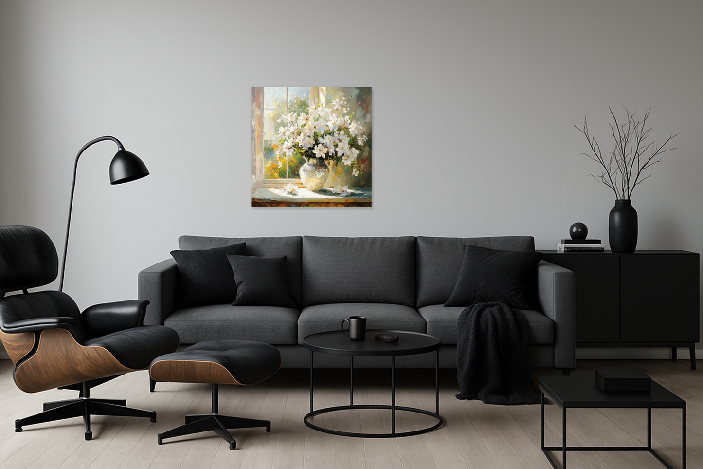 Bloemen in zonlicht bij het raam