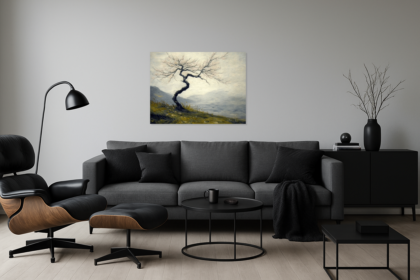 Eenzame boom in mistig landschap